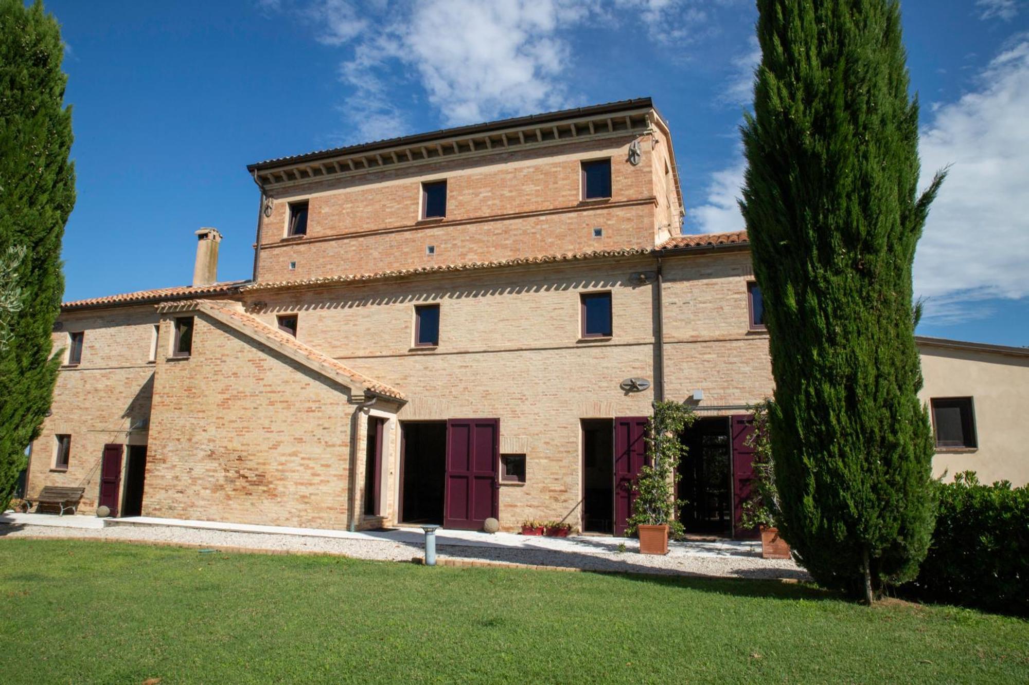 Casali Marchigiani - Ville Vacanza Private Con Piscina Ostra Luaran gambar